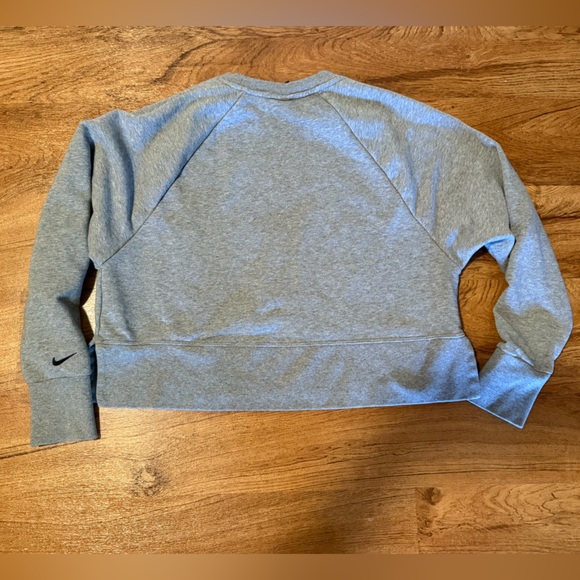 NIKE cropped crewneck sweatshirt SMALL - Picture 2 of 5